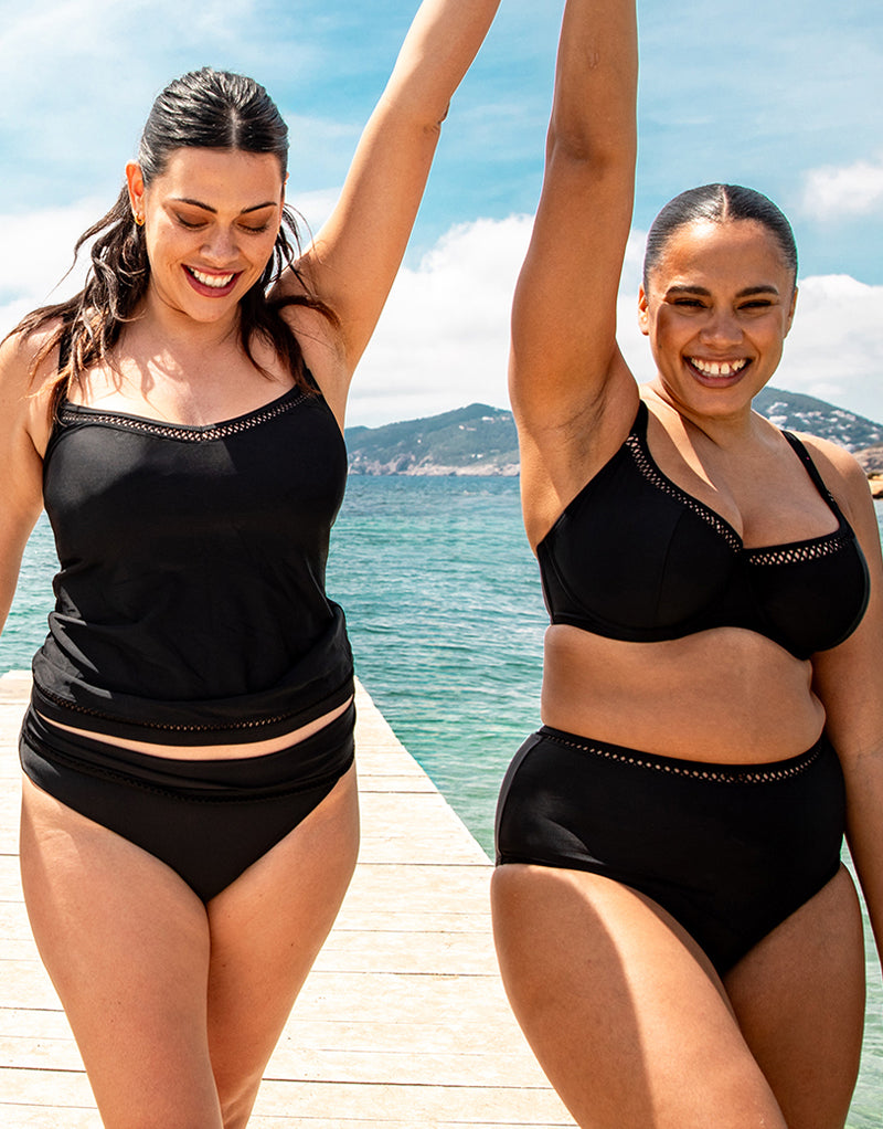 Models are wearing sizes 32H and 32G