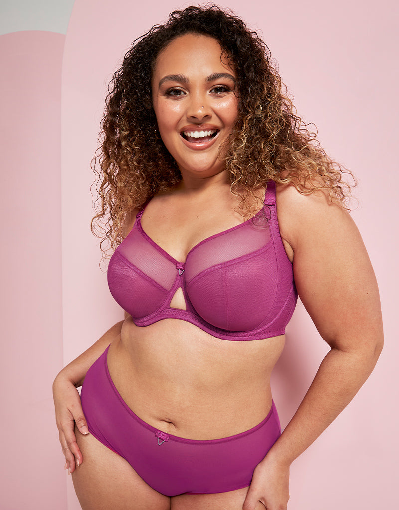 Model wears a size 32G